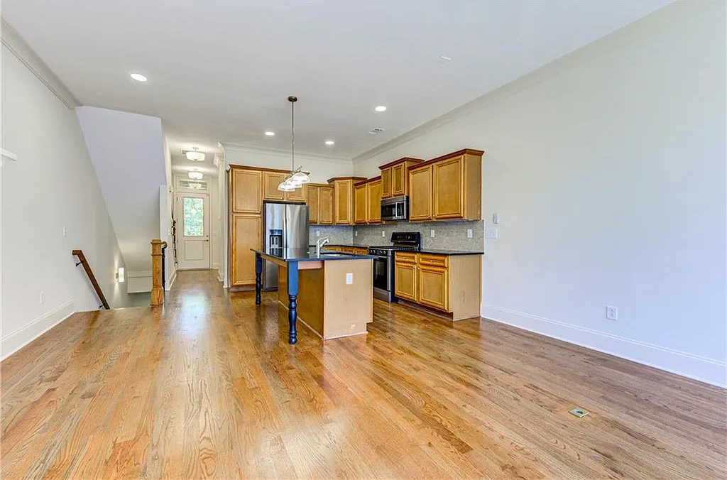3 bed, 3.5 bath, 2185 sqft, $3,700 — Photo 4