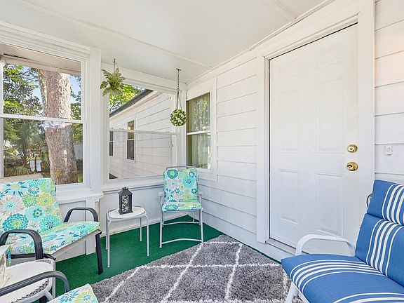 4th image of 93 Burr Circle