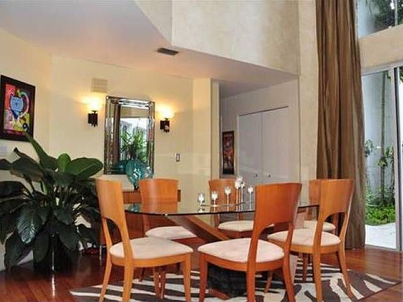 3rd image of 20650 NE 25th Pl