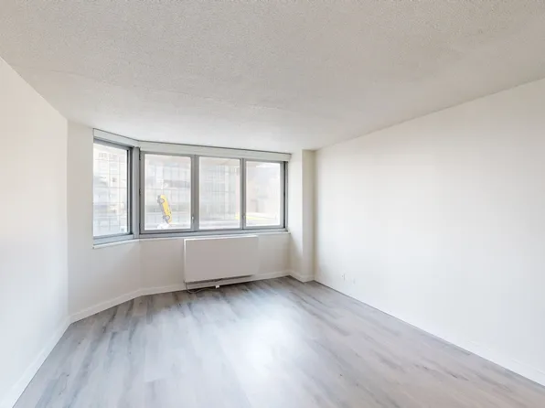 401 East 34th Street S04E image 2 of 9