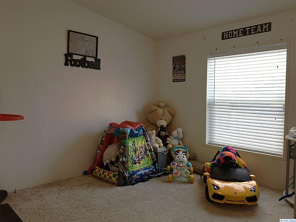 5th image of 224 N Alvina Ct