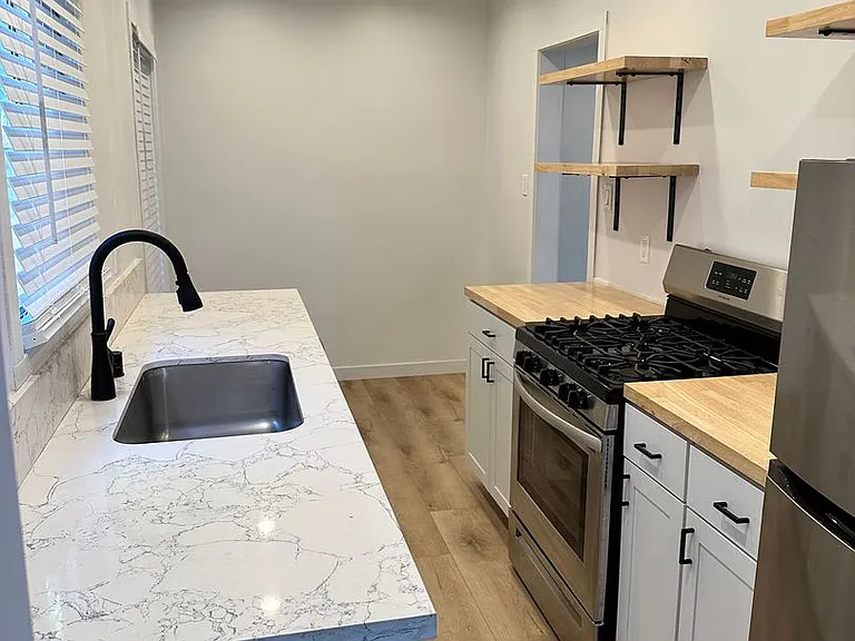 3243 Glenhurst Ave — Photo 1