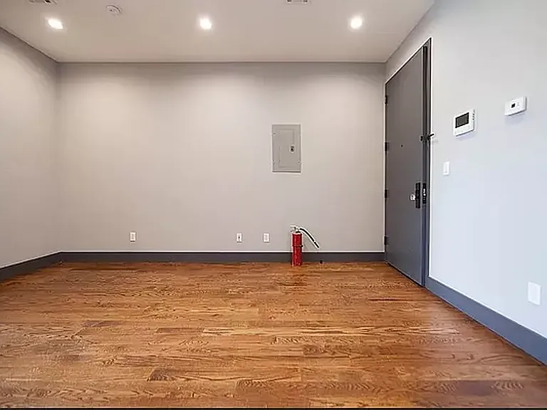 79 Stanhope St #2A — Photo 8
