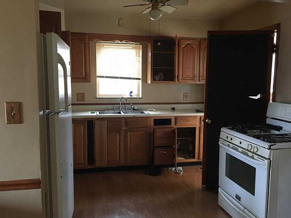 3rd image of 1511 Balfour Ln