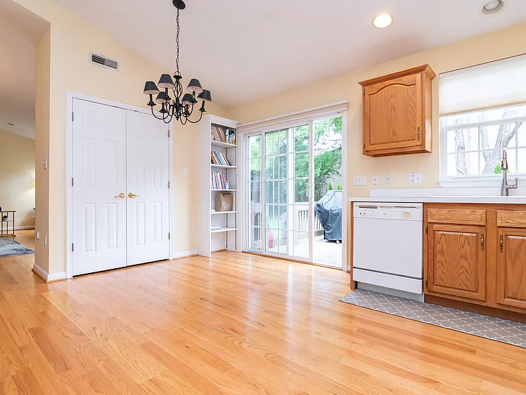 104 Drexel Ct — Photo 15