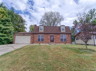 10 Oak Dr, Fairview Heights, IL