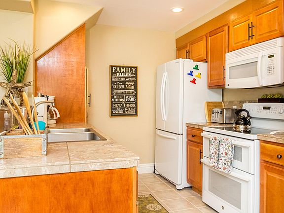 3rd image of 711 Tangiers Ct