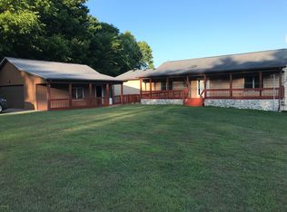 979 Clarendon Rd, Quincy, MI 49082