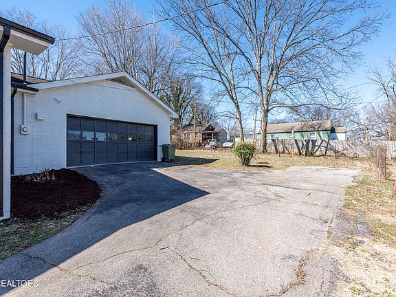 5th image of 613 Mountain View Ave