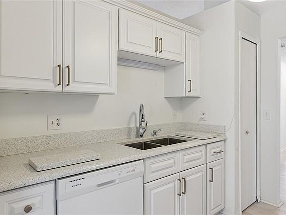 4th image of 7591 Southwick St
