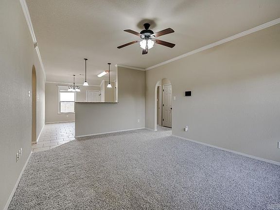 4th image of 929 Anemone Dr
