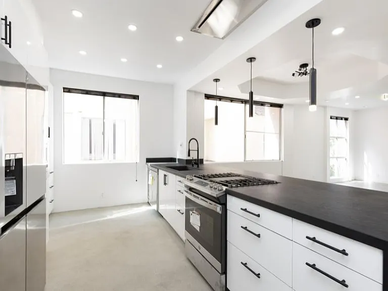 639 Huntley Dr #3 — Photo 8