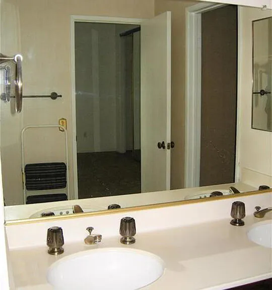 523 Park Springs Ct — Photo 8