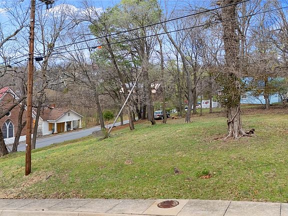 3rd image of 2 N Willow Ave