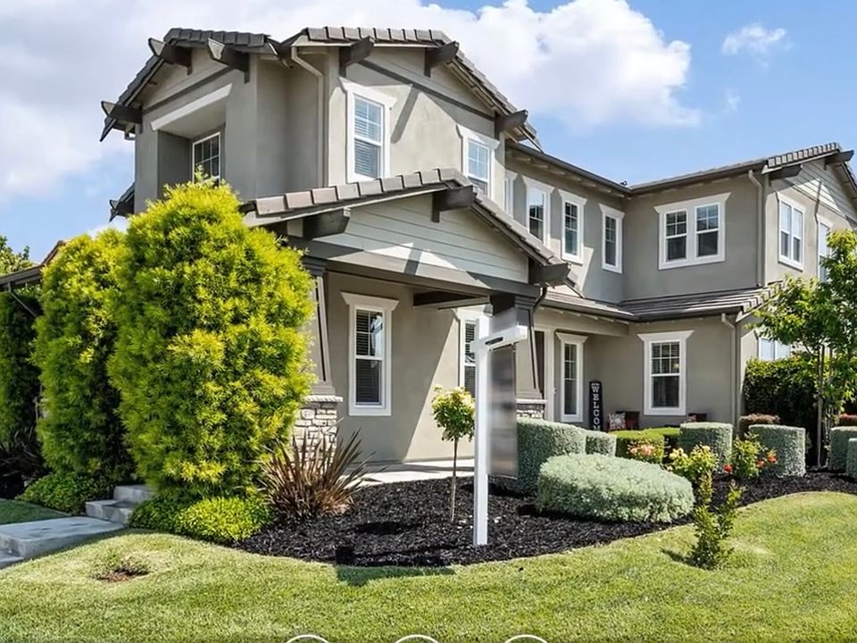 2nd image of 652 N Colcannon Dr