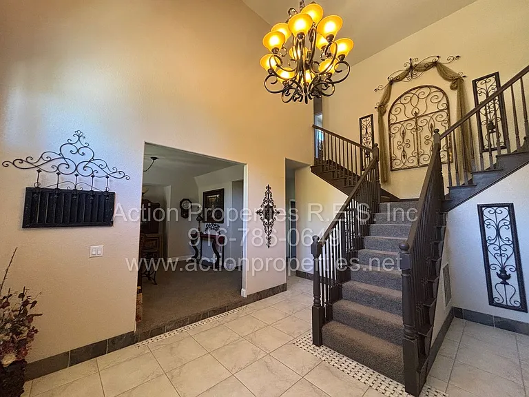 4726 Abbey Hl — Photo 10