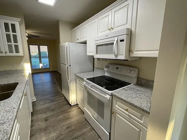 929 Nottingham Dr — Photo 6