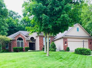 2217 Point Wood Rd, Fort Wayne, IN 46818