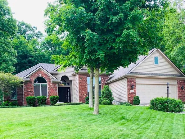 2217 Point Wood Rd, Fort Wayne, IN 46818