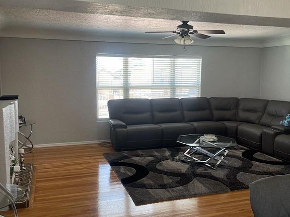 4th image of 2525 Frankfort Ave