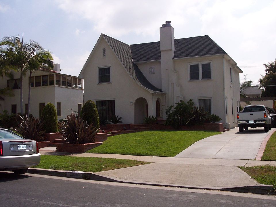 4 Bed Room, 2.5 Bath Home IN Wellington Square