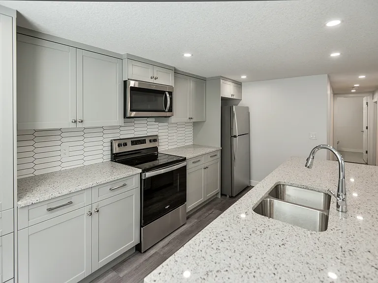 4 Trafford Pl NW #R — Photo 4