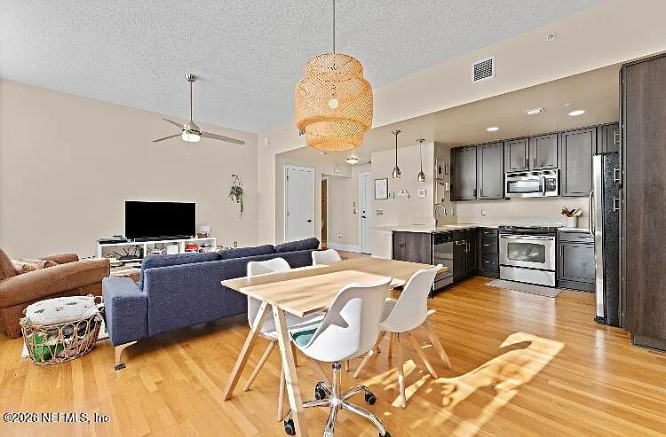 1 bed, 1.0 bath, 850 sqft, $1,850 — Photo 4