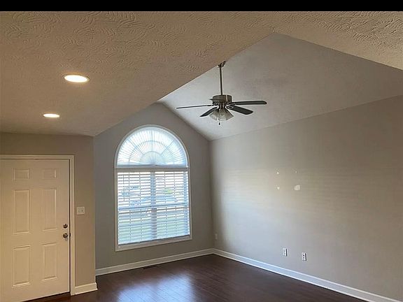5th image of 721 Village Creek Dr APT A