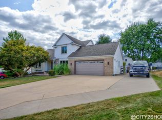 6719 Crown Point Dr, Hudsonville, MI 49426