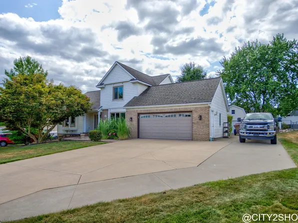 6719 Crown Point Dr, Hudsonville, MI 49426