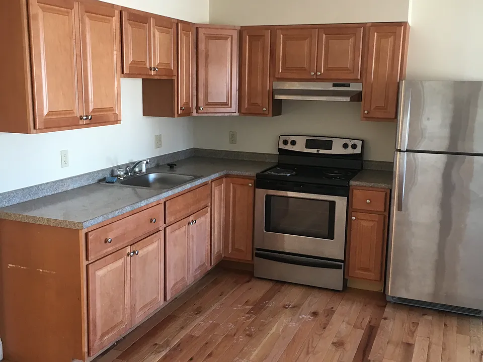 66 W Hollis St #10