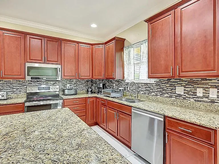 1018 SW Eckard Ave — Photo 9