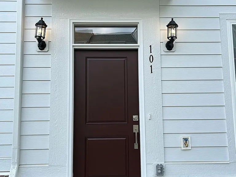 101 Avenda Ln — Photo 2