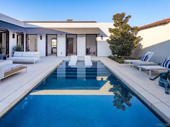 7970 Roseland Dr, La Jolla, CA 92037