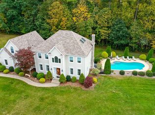 2 Woodledge, East Granby, CT 06026