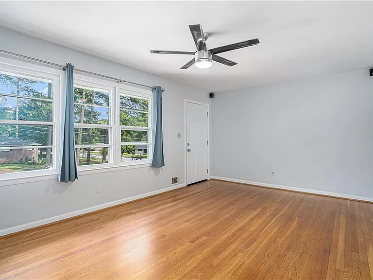 2839 Concord Dr — Photo 5