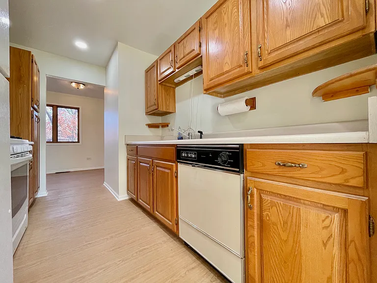 928 Stratford Ct — Photo 11