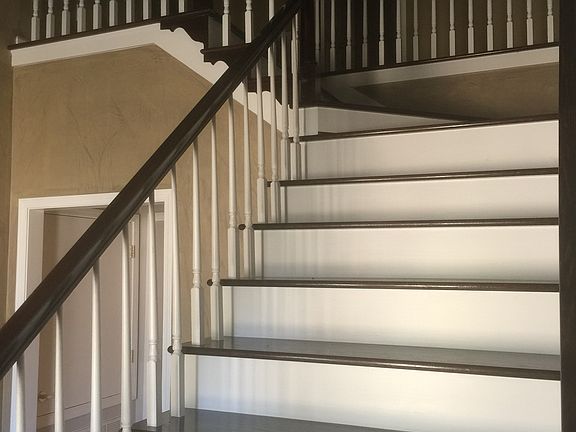 Foyer staircase