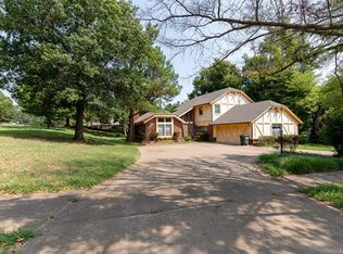 619 W 6th Ave, Bristow, OK 74010