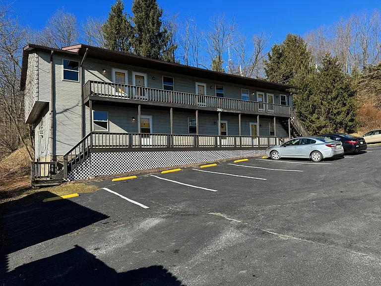 260 Elkin Ave #H — Photo 3
