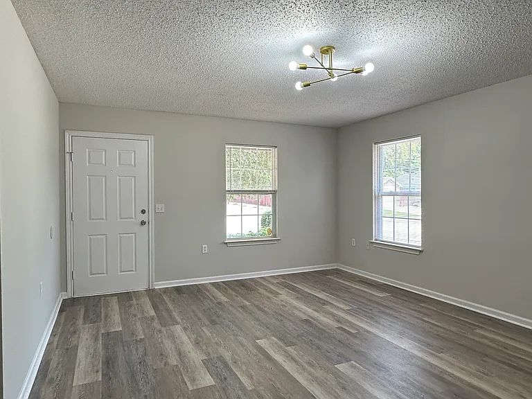 2542 Wilhurt Ave — Photo 4