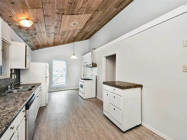814 Broadway St #A — Photo 9