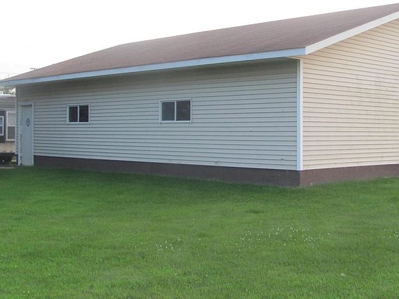 5th image of 400 Merickel Ave W