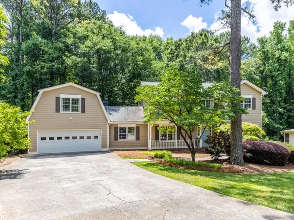 1025 Foxfire Dr, Lawrenceville, GA 30044