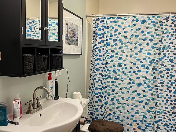 4th image of 15-237 E 9th St #15
