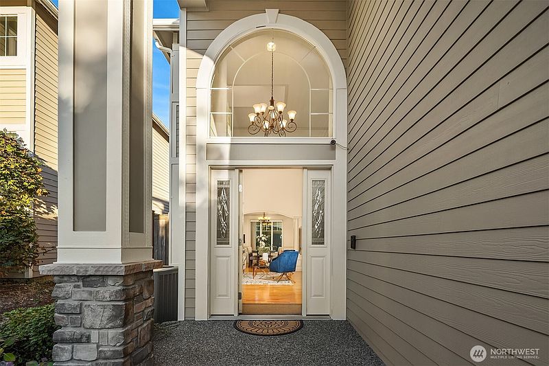 3rd image of 21331 37th Avenue SE