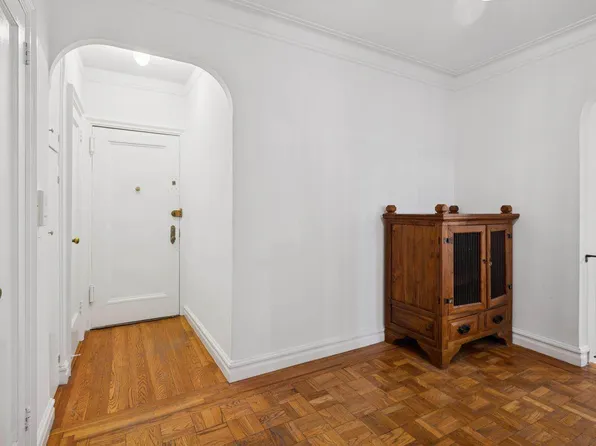 57 Park Terrace West image 2 of 16