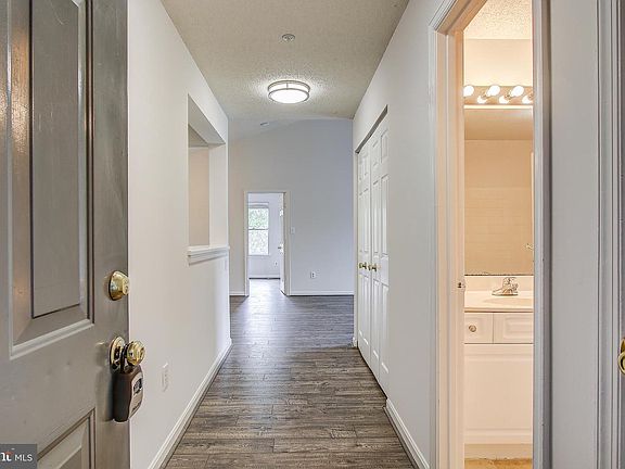 5th image of 10001 Vanderbilt Cir #122
