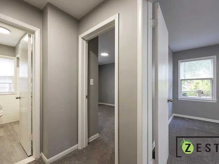5235 Chatsworth — Photo 9