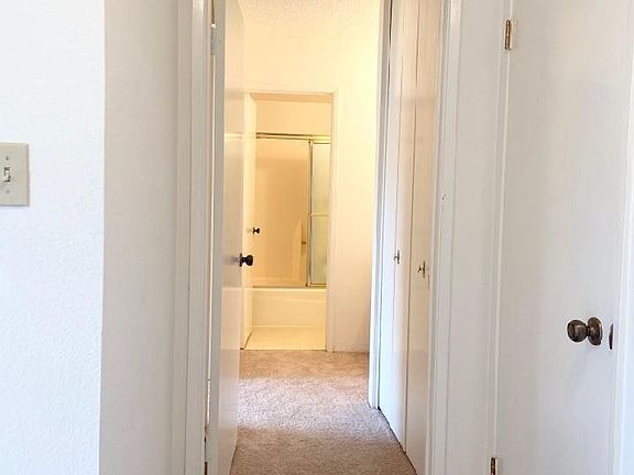 4th image of 410 Sheridan Ave Unit B